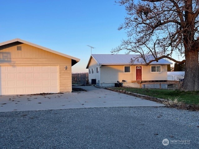 64 Lakeview Way, Brewster, WA 98812 - photo 1