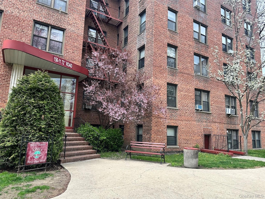 150-29 72nd Dr unit 3L, Flushing, NY 11367 - photo 1