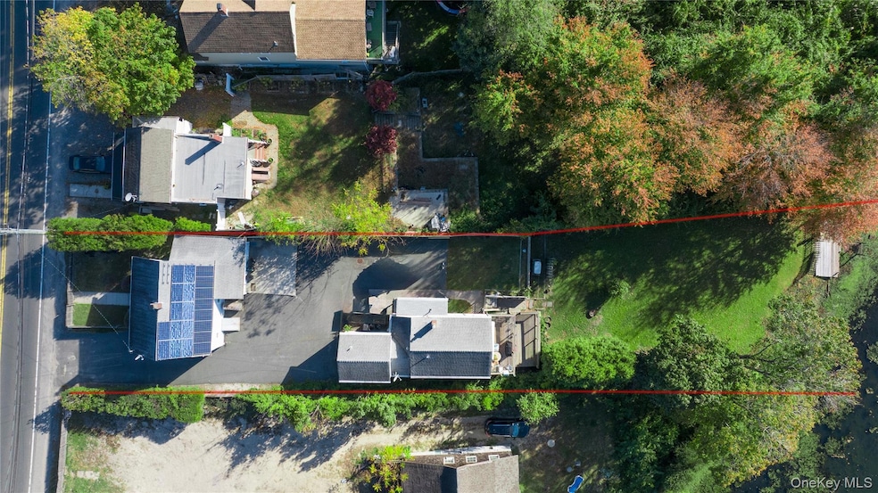 725 W Main St, Riverhead, NY 11901 - photo 1