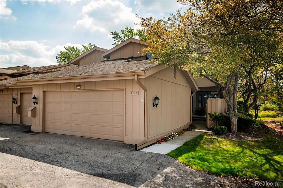 7118 Pebble Park Dr, West Bloomfield, MI 48322 - photo 1