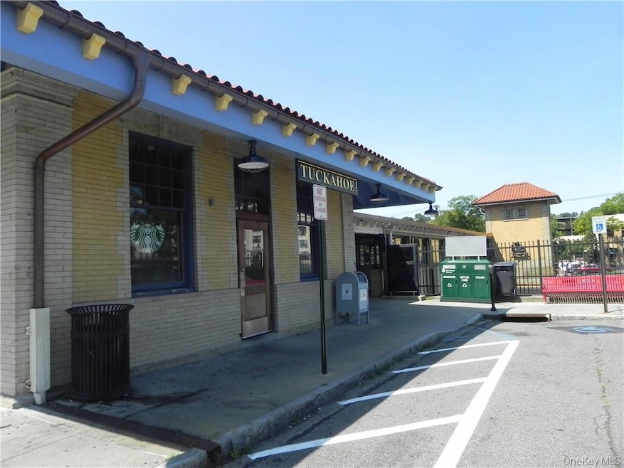 Consulate on the Park unit 110, Tuckahoe, NY 10707 - photo 1