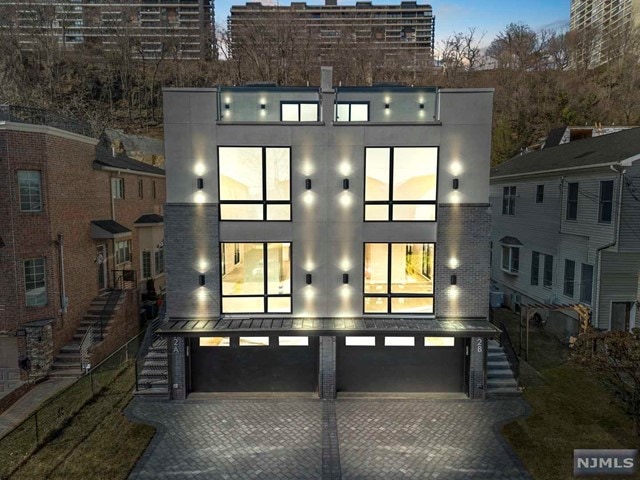 Sold $3,075,000 • Co-Listing Agent