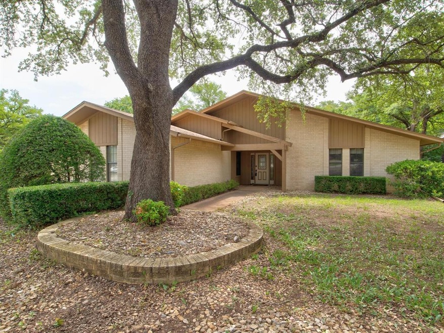 5009 Tahoka Dr, Granbury, TX 76049 - photo 1