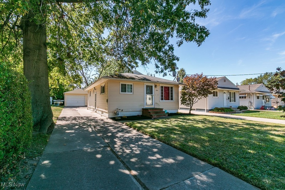 1900 Robindale St, Wickliffe, OH 44092 - photo 1