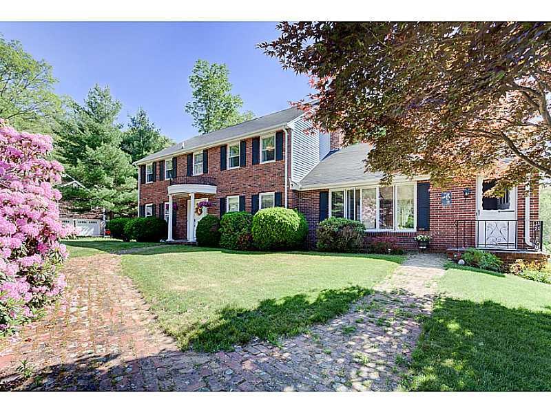 18 Woodcrest Dr, Cumberland, RI 02864 - photo 1