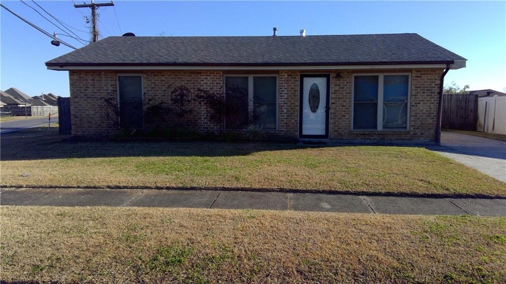 2701 Sieglinde Ct, Marrero, LA 70072 - photo 1