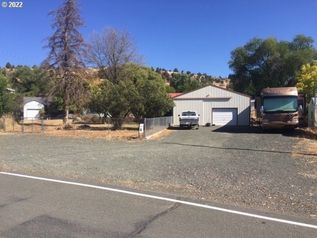 301 N McHaley St, Prairiecity, OR 97869 - photo 1