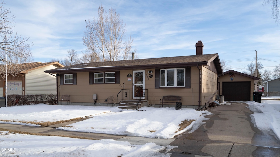 Front - 621 Garden Dr