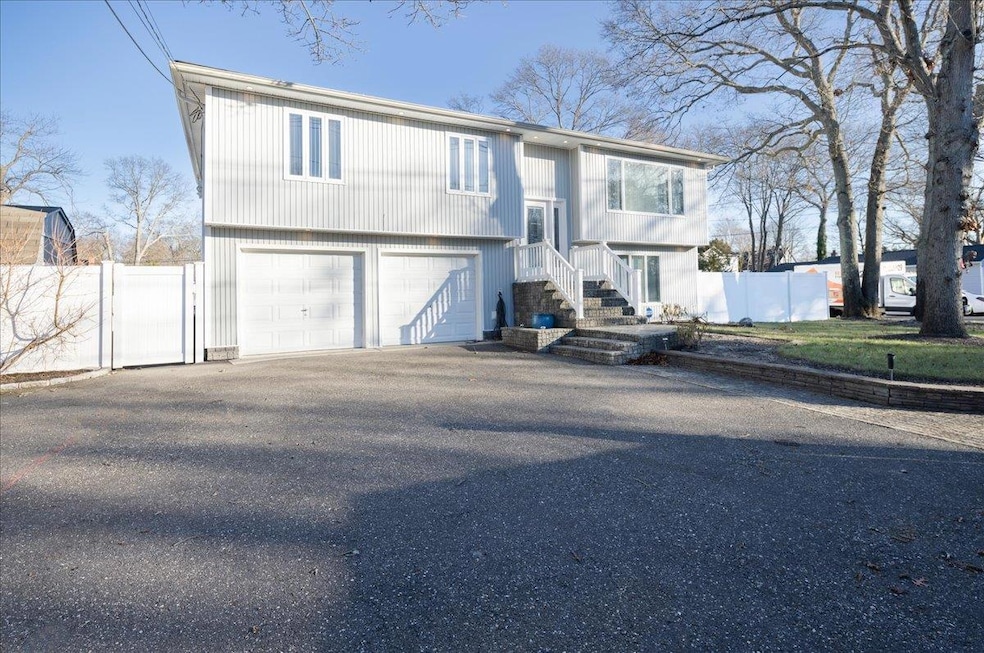 1409 Grundy Ave, Holbrook, NY 11741 - photo 1