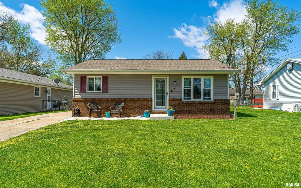 61 Gavin St, Lincoln, IL 62656 - photo 1