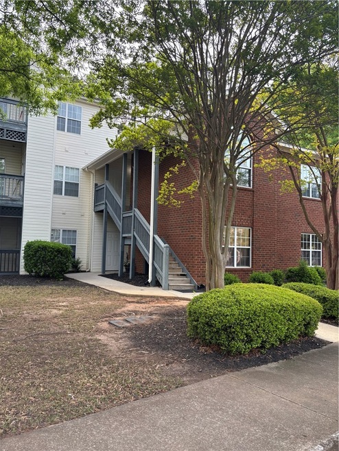 Unit 206, has private outside entrance