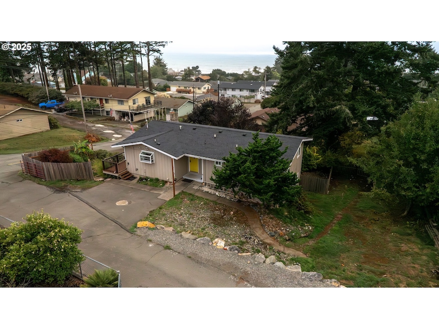 1214 Ransom Ave, Brookings, OR 97415 - photo 1