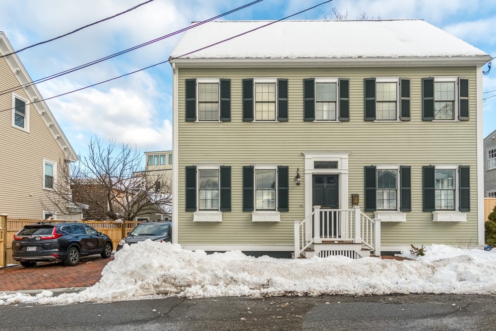 7 Smith St, Newburyport, MA 01950 - photo 1