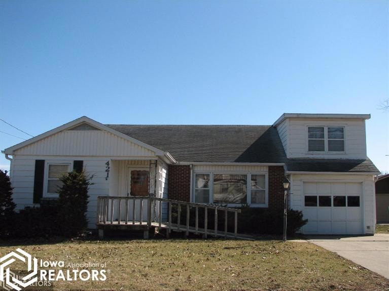 421 S 8th Ave E, Newton, IA 50208 - photo 1