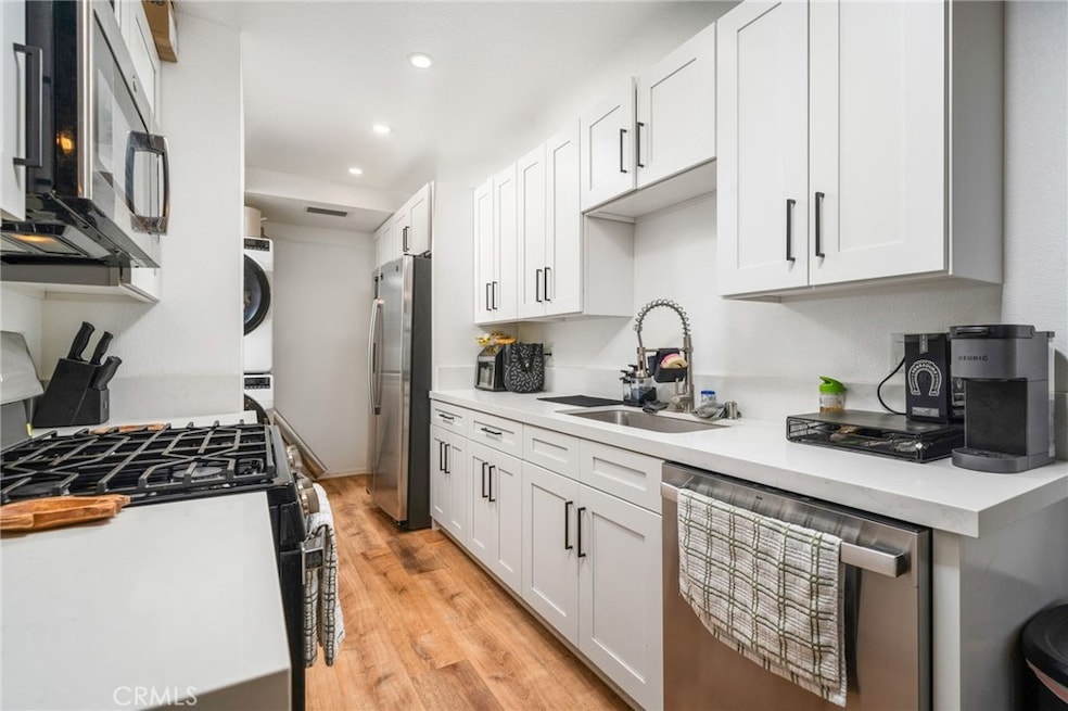 1342 W 8th St unit 5, Upland, CA 91786 - photo 1