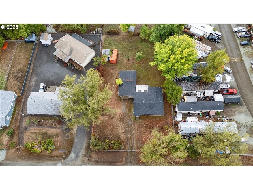 1048 Seeley St, Myrtle Creek, OR 97457 - photo 1