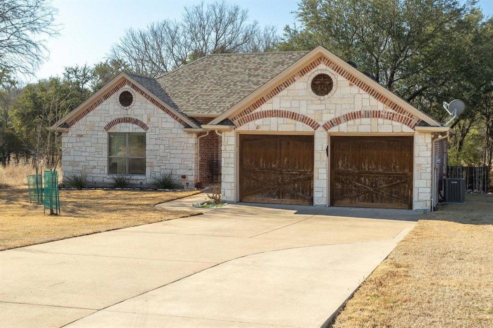 4014 Whitecrest Dr, Whitney, TX 76692 - photo 1