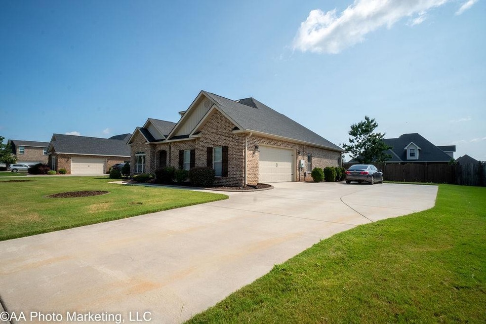 509 Rosewater Dr, Warner Robins, GA 31088 - photo 1