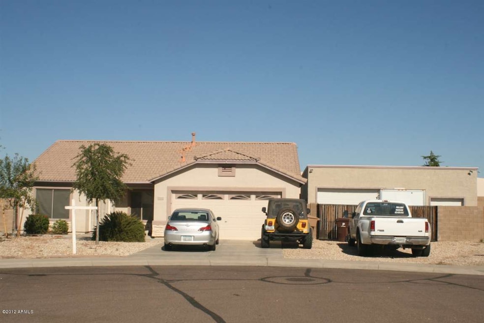 4BD WITH POOL & HUGE SHOP BUILDING!!