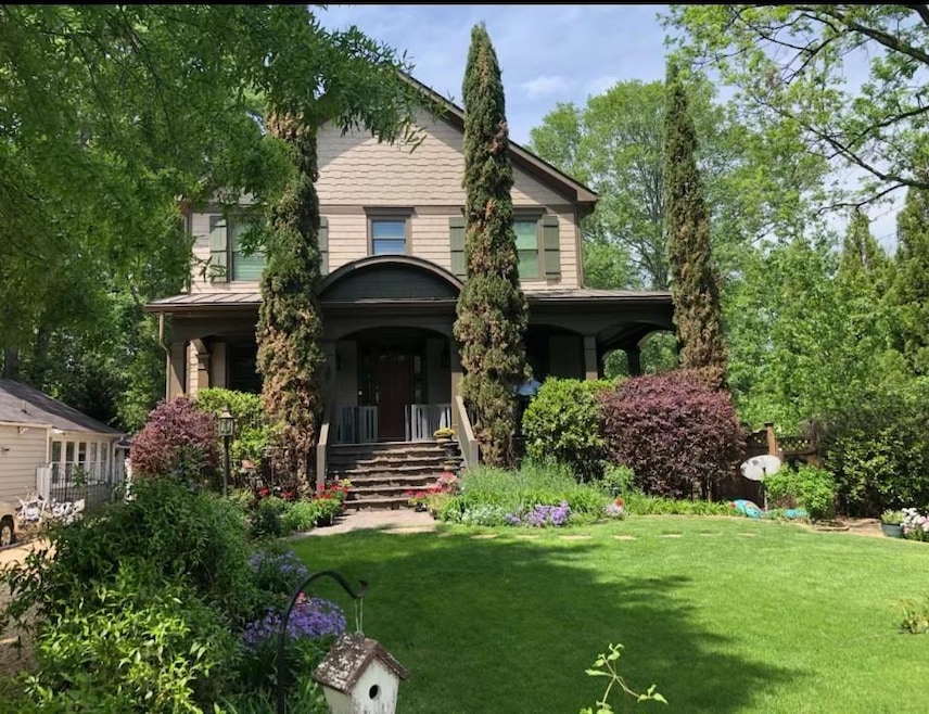 Welcome to the picture perfect 1214 Oglethorpe Ave
