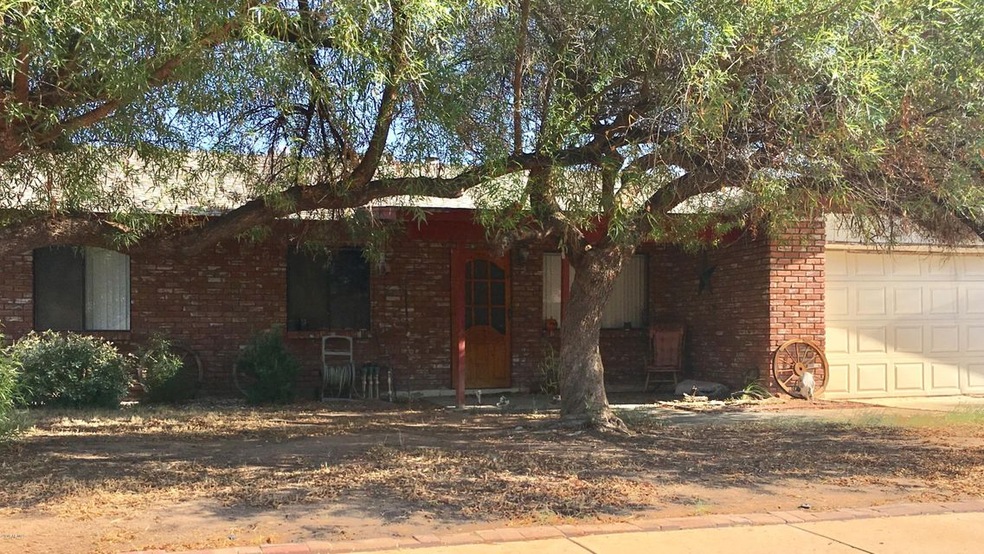 Fixer Upper w tons of potential!
