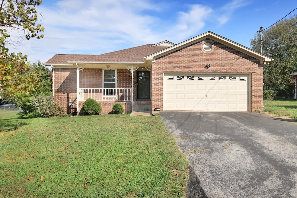 1621 Lillian Cir, Columbia, TN 38401 - photo 1