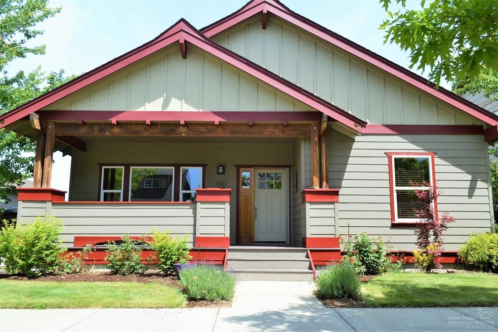 1561 NW Jackpine Ave, Redmond, OR 97756 - photo 1