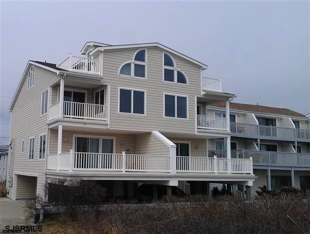 3 floors of decks facing the ocean