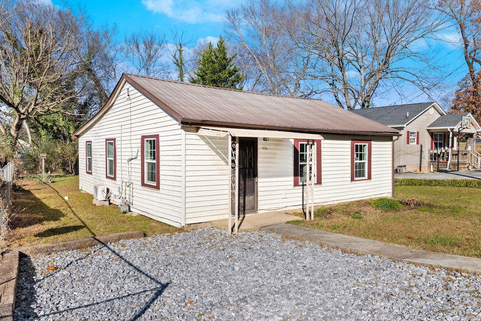 1526 W View St, Athens, TN 37303 - photo 1