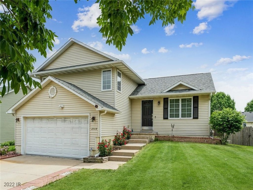 2519 Eagle Point Ct, Des Moines, IA 50320 - photo 1