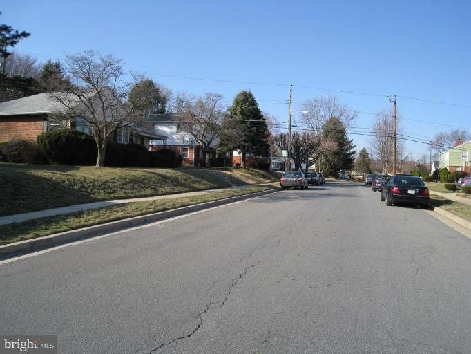 6714 Collinsdale Rd, Parkville, MD 21234 - photo 1