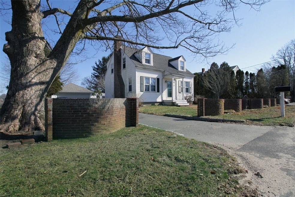 324 Forest Ave, Middletown, RI 02842 - photo 1