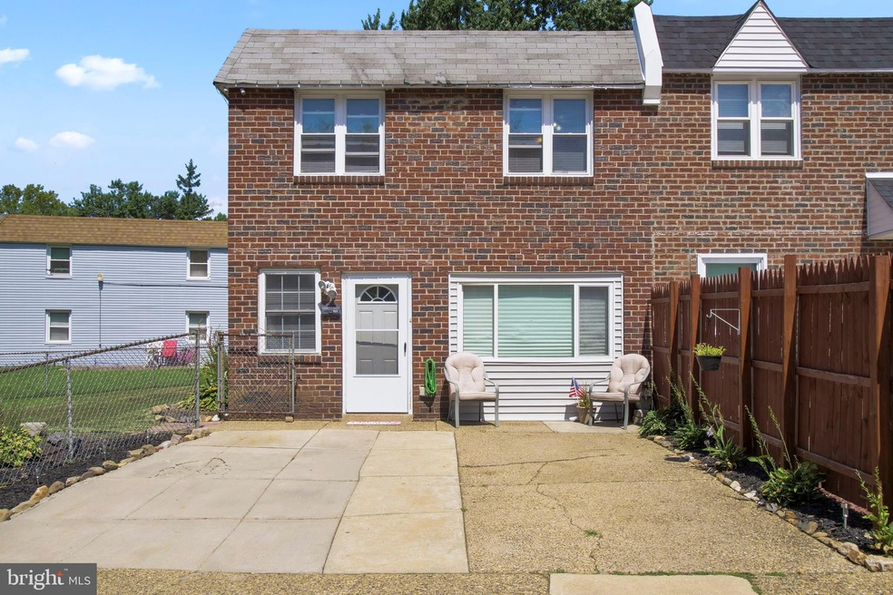 433 Shetland Rd, Darby, PA 19023 - photo 1