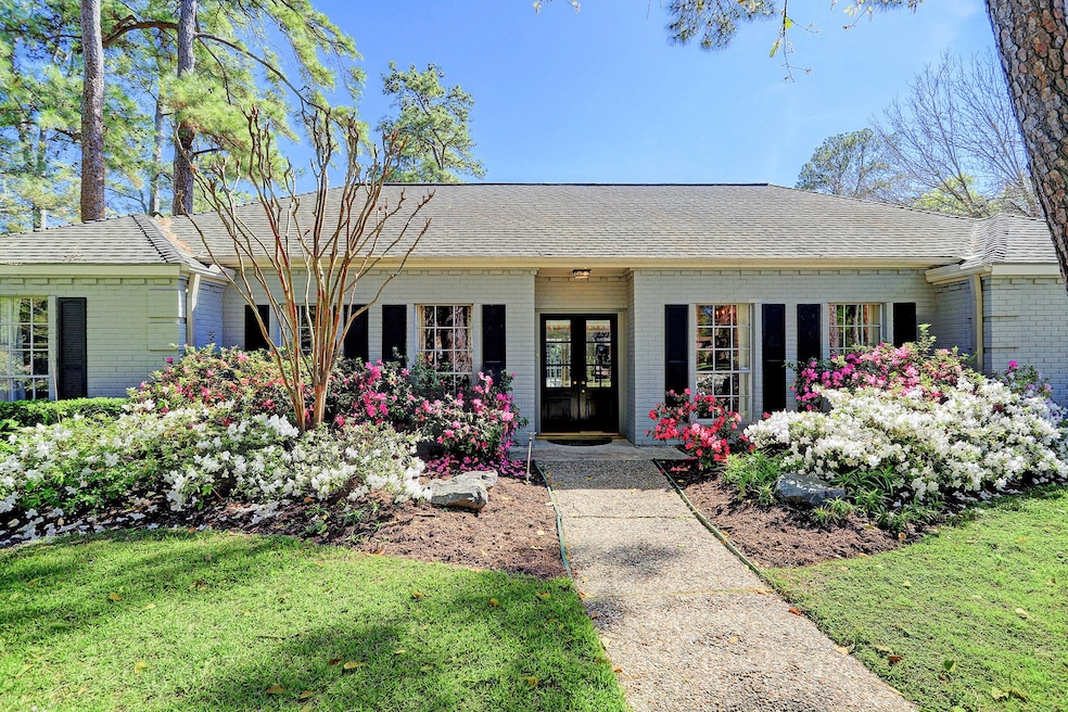 10047 Longmont Dr, Houston, TX 77042 - photo 1