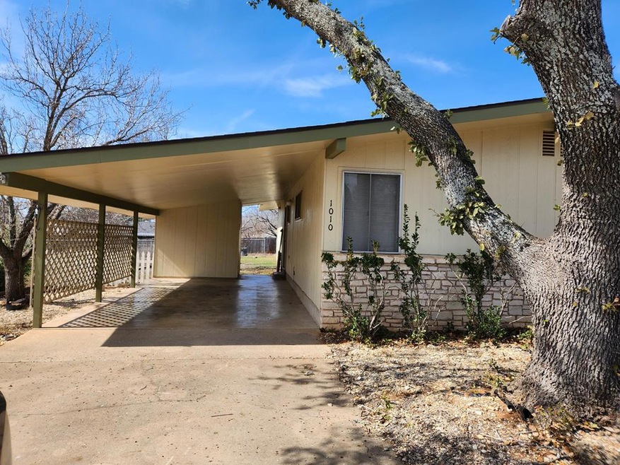 1010 Avenue B, Fredericksburg, TX 78624 - photo 1