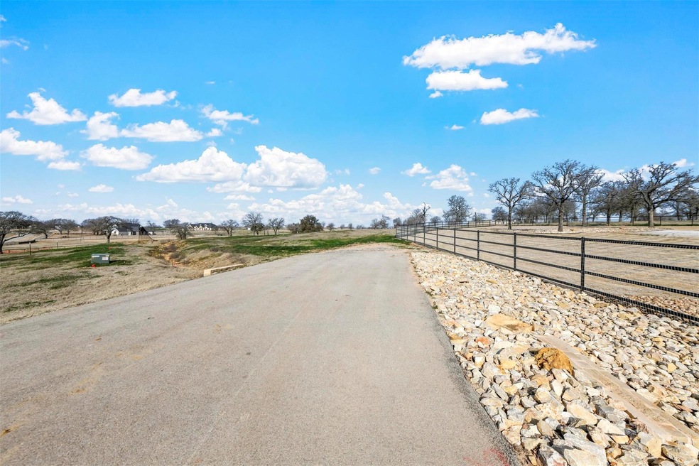 305 Pidgeon Ln, Weatherford, TX 76087 - photo 1