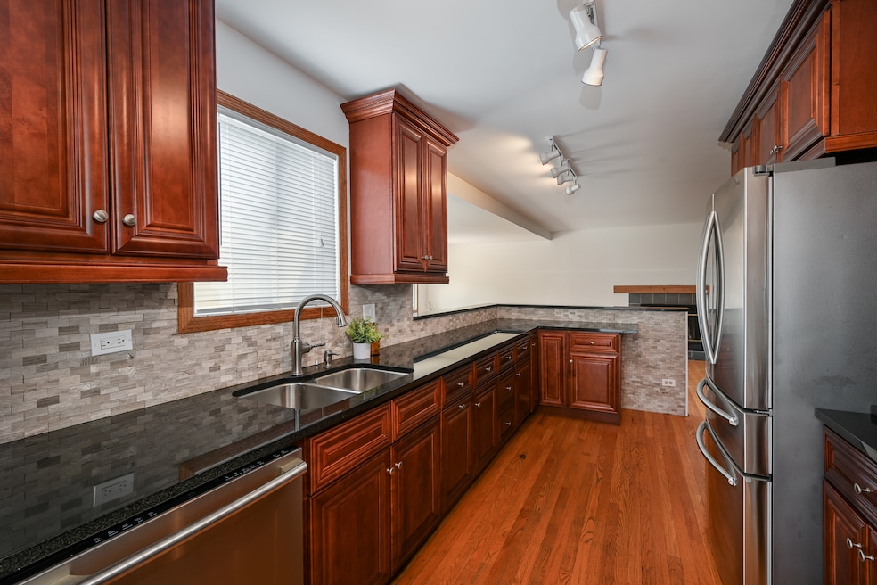 2230 Wentworth Ct, Naperville, IL 60565 - photo 1