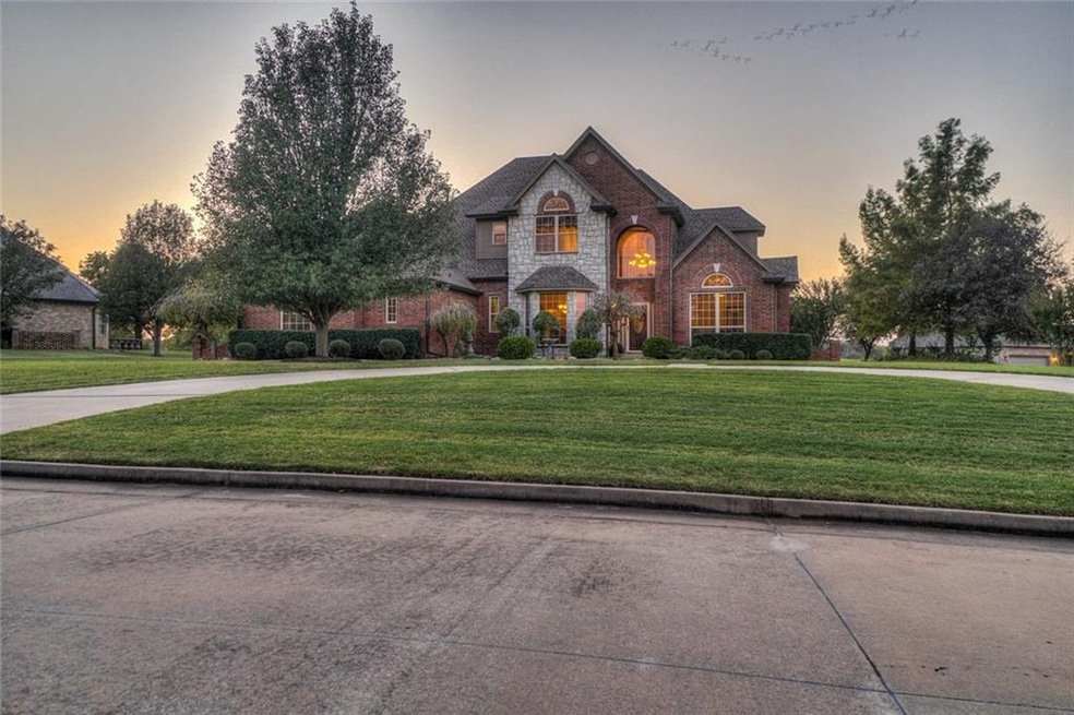 1012 Muirfield Dr, Shawnee, OK 74801 - photo 1