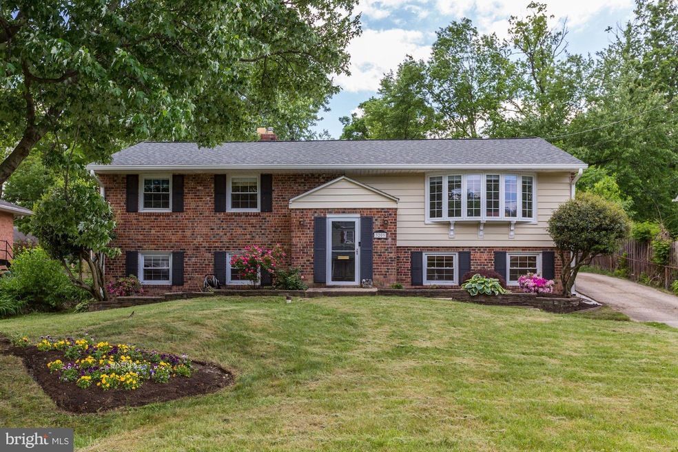 3209 Castleleigh Rd, Beltsville, MD 20705 - photo 1