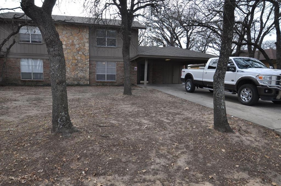 2608 W Highland Dr, Granbury, TX 76049 - photo 1