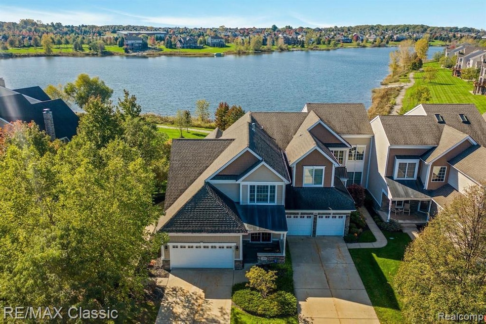 Waterfront Condo in Island Lakes!