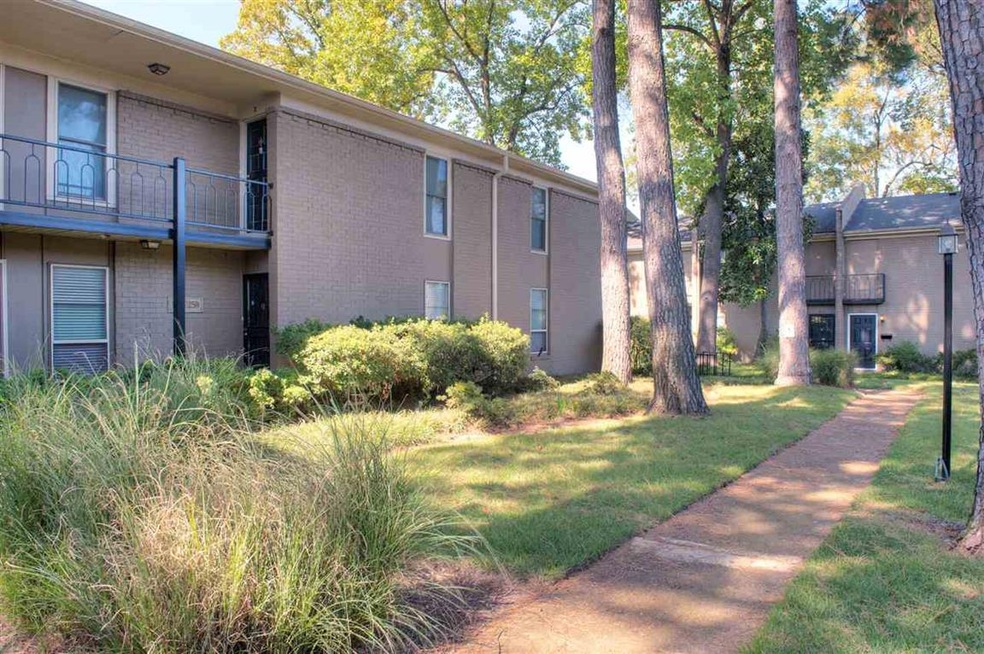 RARE 3BR, 2 Bath DOWNSTAIRS FLAT! NO STEPS! GATED 