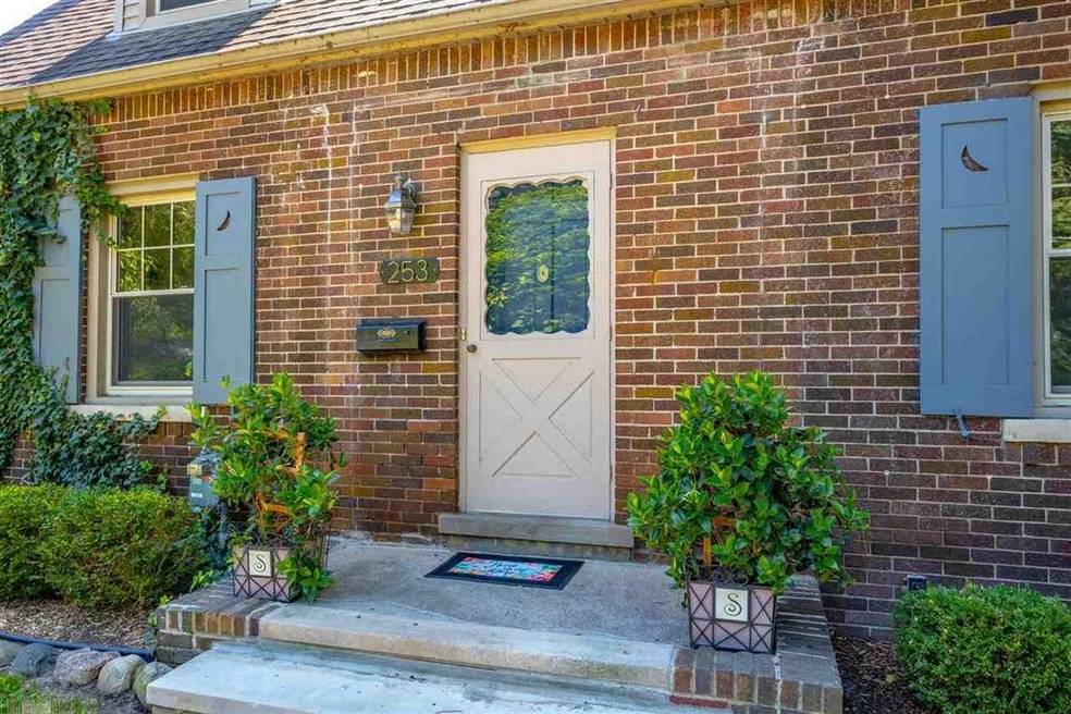 253 Moross Rd, Grosse Pointe Farms, MI 48236 - photo 1