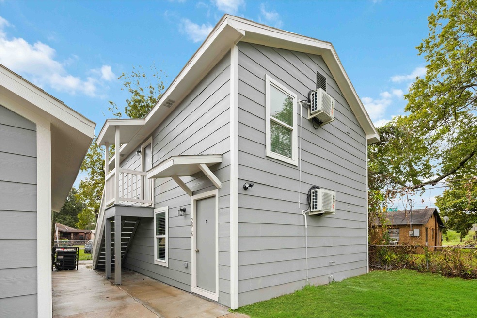 2816 Woodard St unit B, Houston, TX 77026 - photo 1