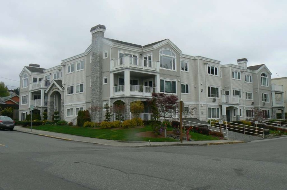 400 Walnut St unit 203, Edmonds, WA 98020 - photo 1