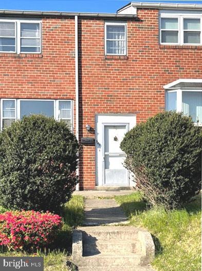 945 Regina Dr, Halethorpe, MD 21227 - photo 1