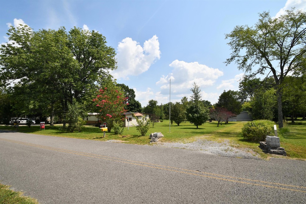 211 Tollgate Rd, Shelbyville, TN 37160 - photo 1