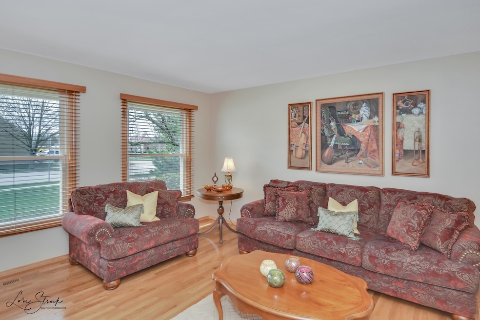 1804 Ranchview Dr, Naperville, IL 60565 - photo 1