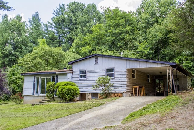 1520 Addington Bridge Rd, Franklin, NC 28734 - photo 1