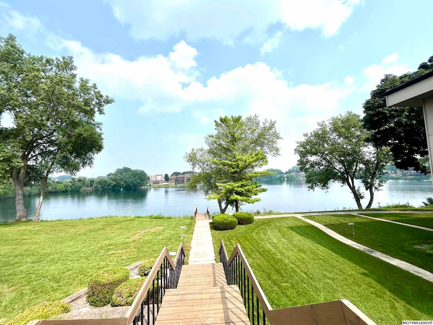 71 Briarstone Ct unit B-6, Mason City, IA 50401 - photo 1